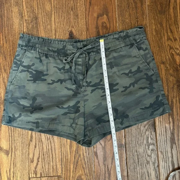 LOFT Women's Olive Camo Drawstring Shorts - Picture 7 of 8